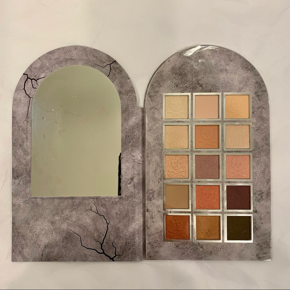šŖ¦Tombstone Eyeshadow Palette ā°ļø - Picture 2 of 3